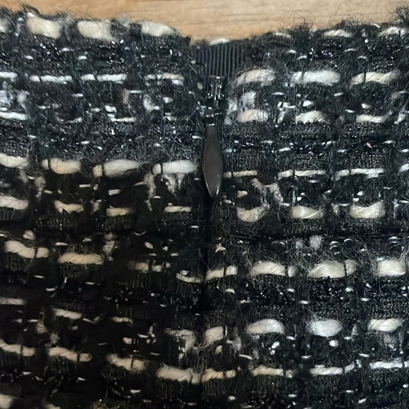 J. Crew size 2 Black and Cream Midi Pencil Skirt with Front Slit - Picture 4 of 8